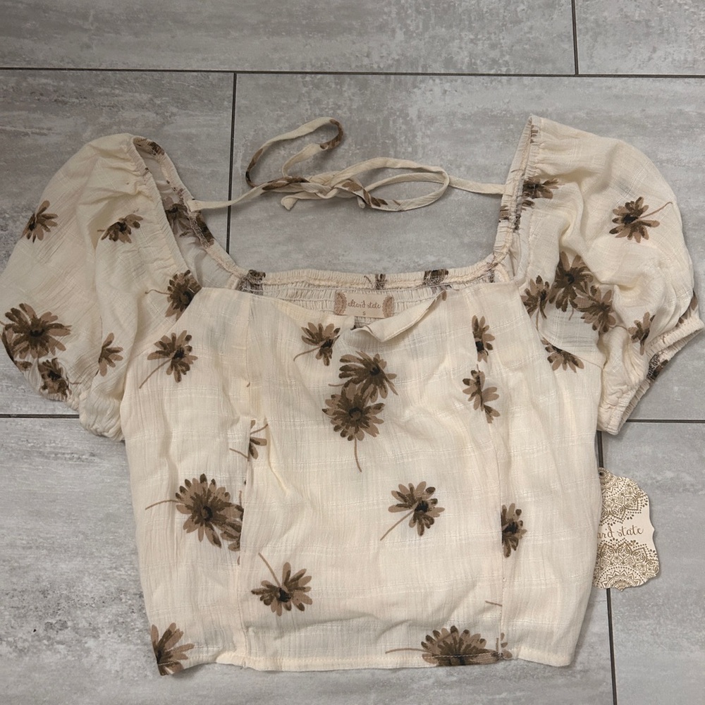 NWT beige blouse with flowers size Small